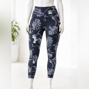 Athleta Sonic Capri Floral Print 7/8 Leggings Size Large Navy Blue High Rise